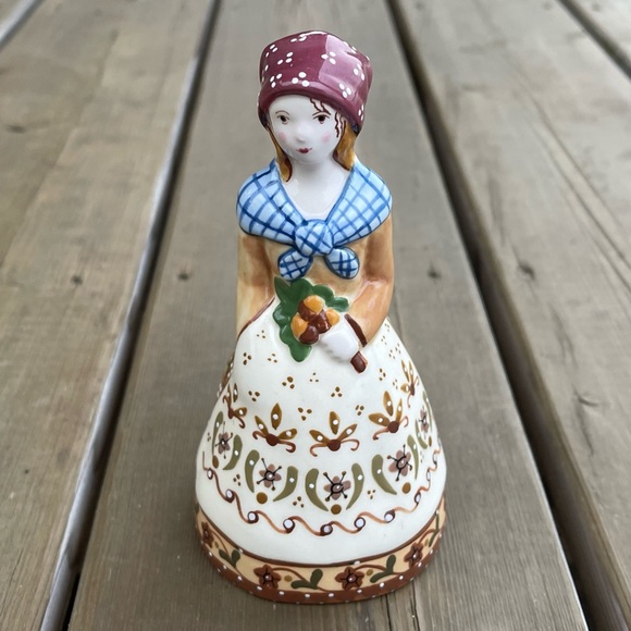 Heinrich Leonhard for Demdaco Belles & Beaus Collection Friendship Bell - Picture 7 of 15